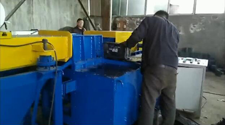 鉛酸電池拆解全過程，全自動(dòng)，省時(shí)省力