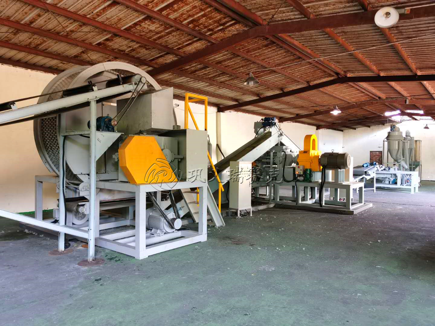 輪胎磨粉機的客戶案例現(xiàn)場視頻