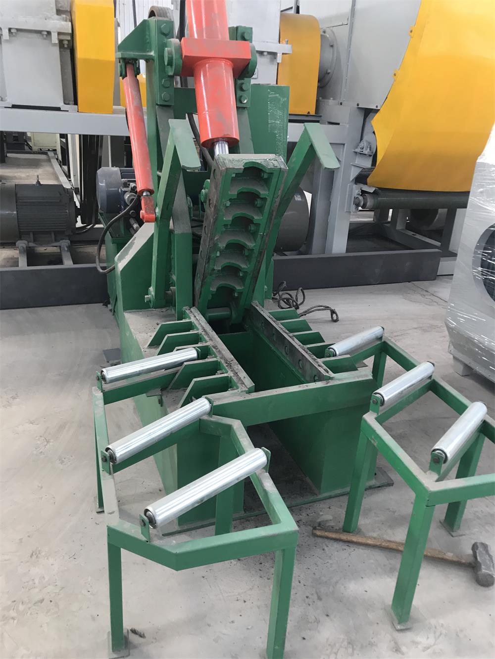 輪胎剪斷機,廢舊輪胎剪斷機器設(shè)備